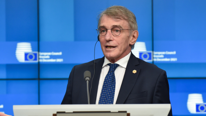 Funerali David Sassoli, i figli: “Buona strada papà. Mi raccomando, giudizio”