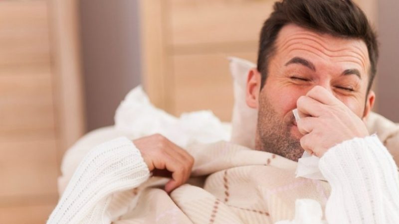 Omicron, secondo gli esperti è il virus più contagioso della Storia