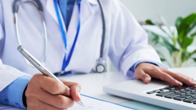 Catanzaro, arrestato un finto ginecologo per aver abusato di 63 pazienti