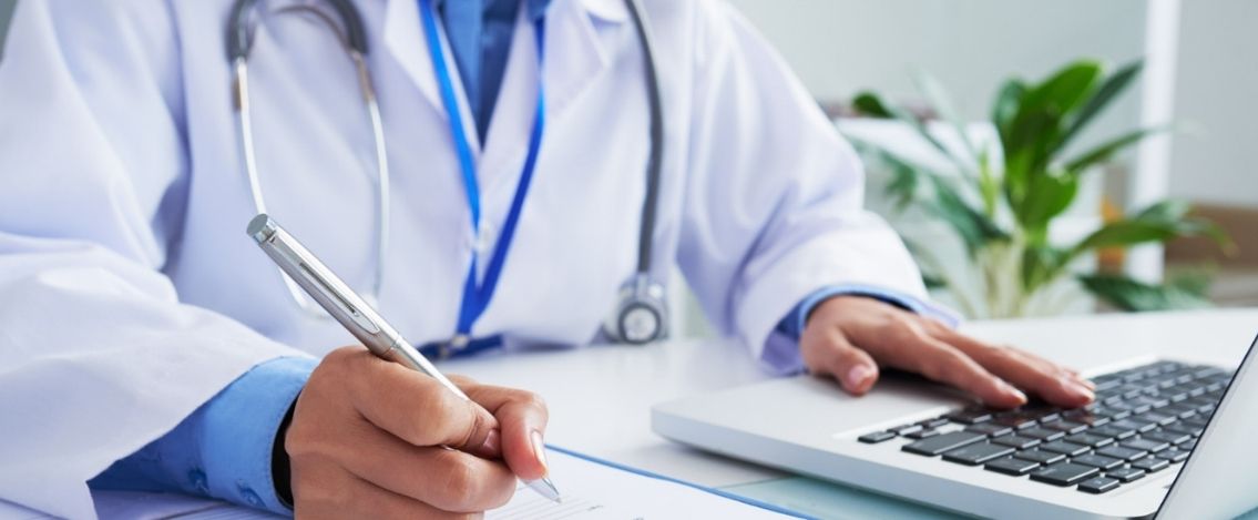 Catanzaro, arrestato un finto ginecologo per aver abusato di 63 pazienti