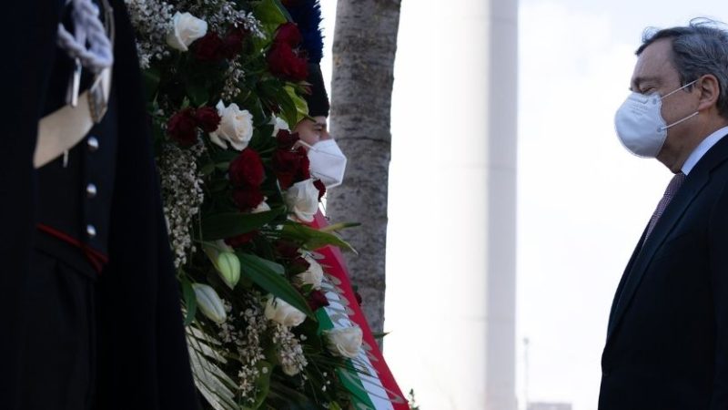 Draghi: “Il governo non dimentica il presente e la difficoltà di famiglie”