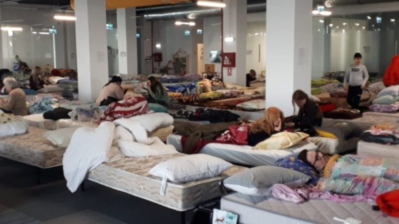 Guerra in Ucraina, il paese resiste ma gli sfollati sono migliaia