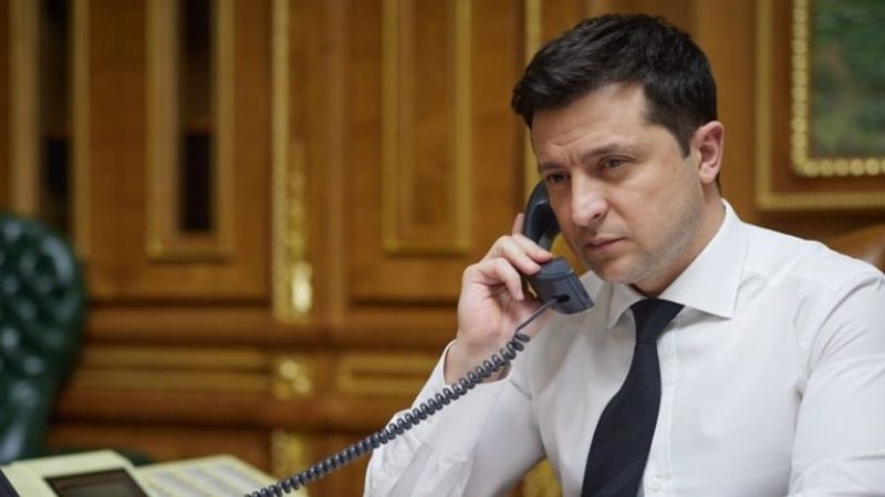 Zelenskiy smentisce la sua fuga: “sono qui al mio posto”