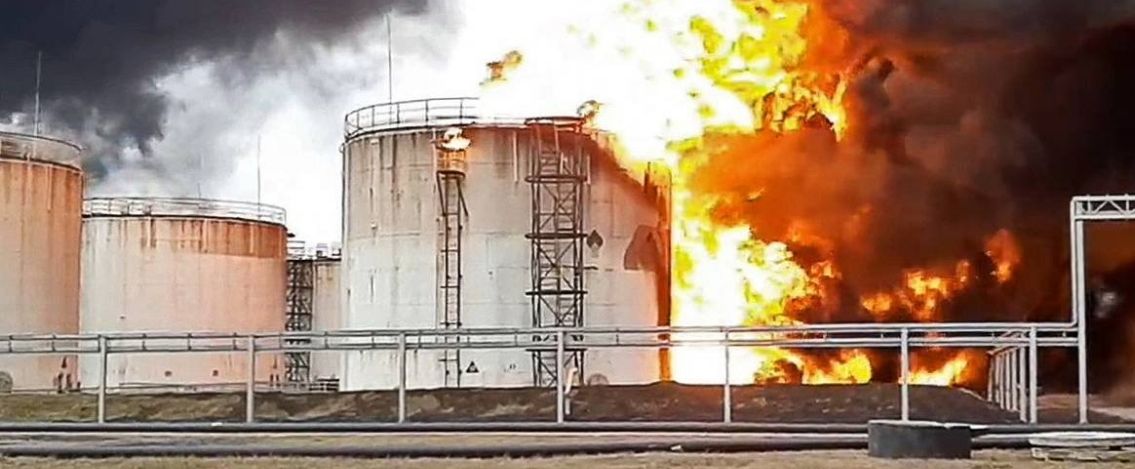 La Russia accusa Kiev di aver colpito un deposito di petrolio in territorio russo