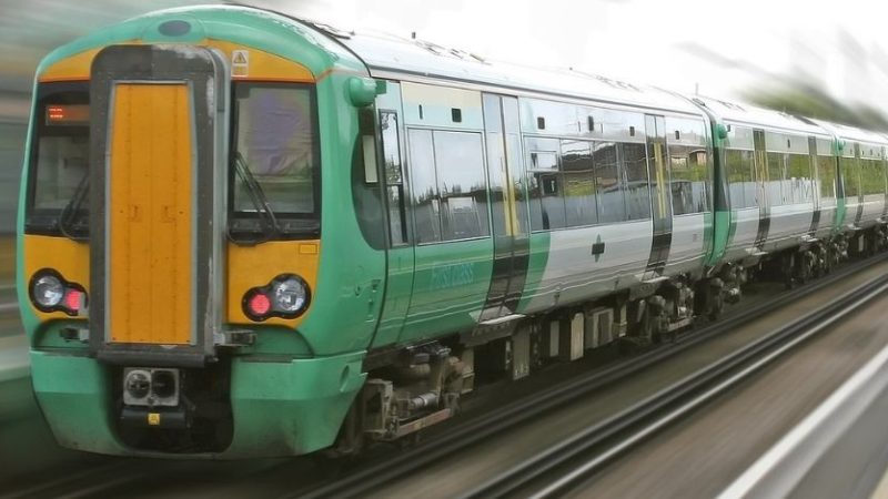 Milano, una donna è stata spinta sui binari del metrò