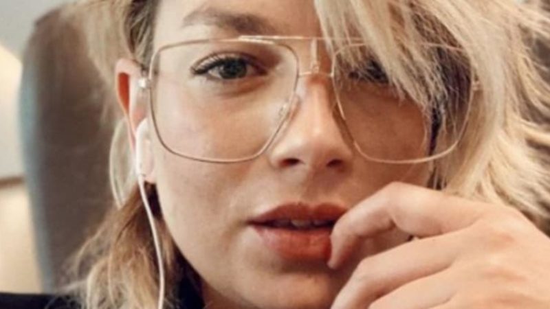 Emma Marrone compie gli anni. L’artista ringrazia i fan: “E pure questi 38…”