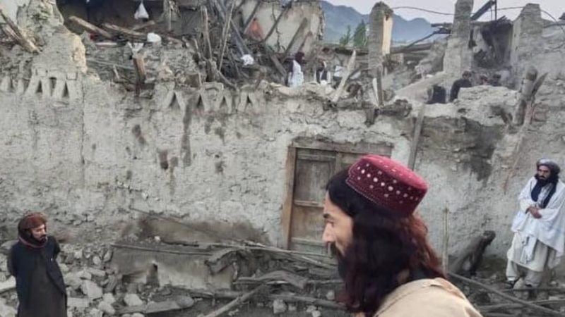 Afghanistan, forte scossa di terremoto, almeno 300 le vittime