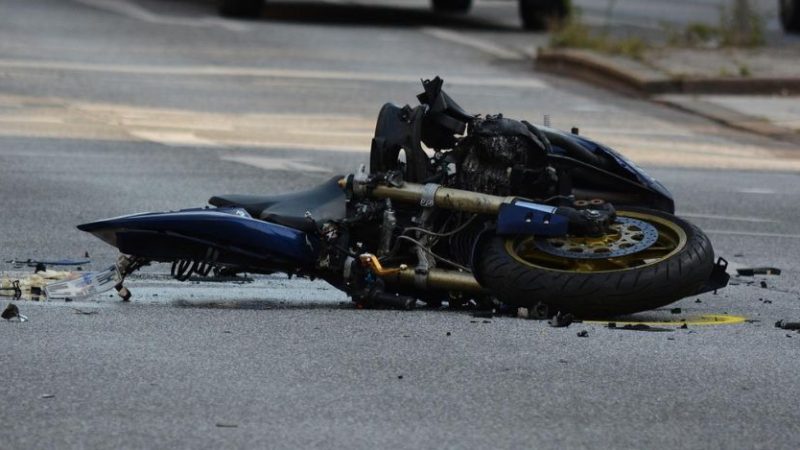Milano, ragazzo di 23 anni muore in uno schianto tra auto e moto