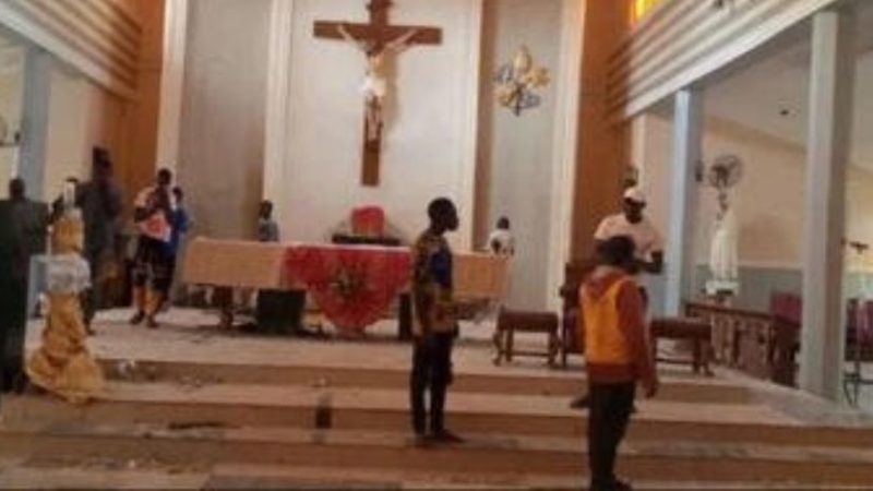 Nigeria, commando di 5 persone compie una strage in una chiesa
