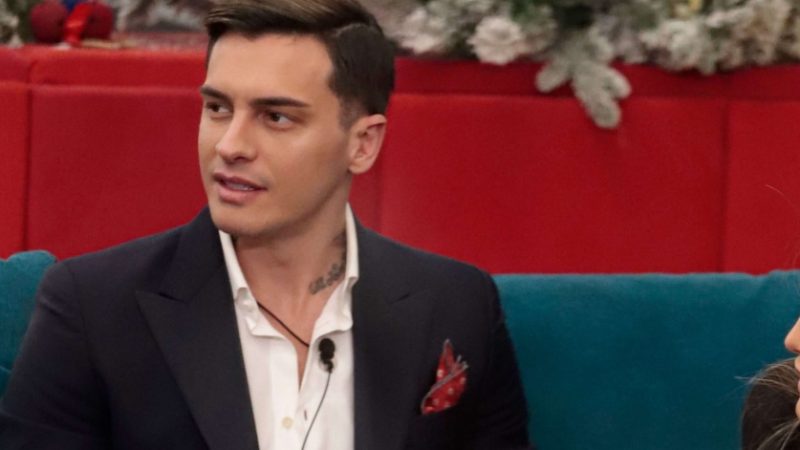 Alessandro Basciano avvolto dall’affetto dei fan ad un evento speciale in spiaggia (VIDEO)
