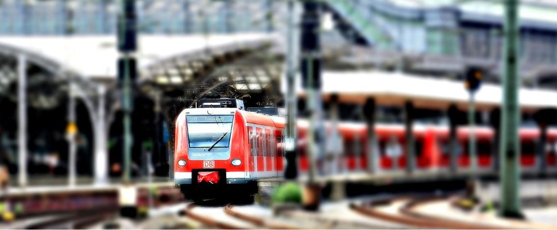 Mantova, capotreno molestata da 4 ragazzi. Aggredito anche il macchinista