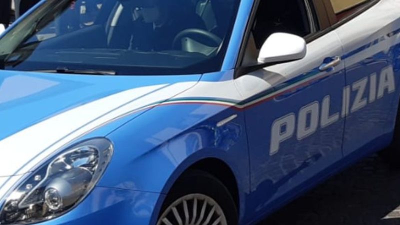 Napoli, minorenni colpiti alle gambe da proiettili