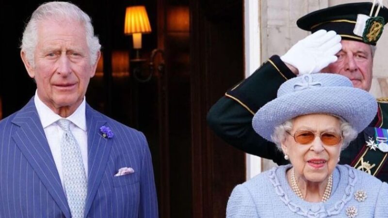 Elisabetta II e Carlo raccontati dallo storico portavoce della Regina