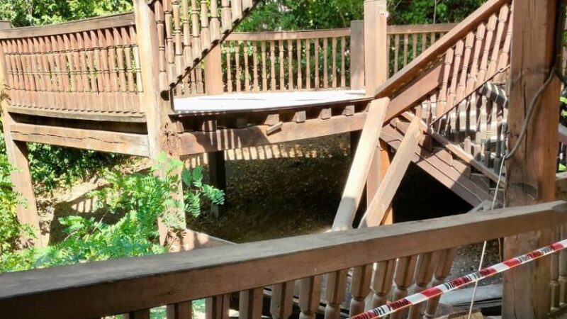 Globe Theatre a Roma, crolla una scalinata, paura per una scolaresca