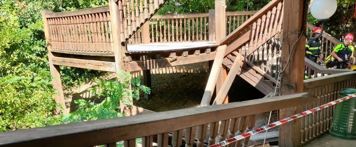 Globe Theatre a Roma, crolla una scalinata, paura per una scolaresca