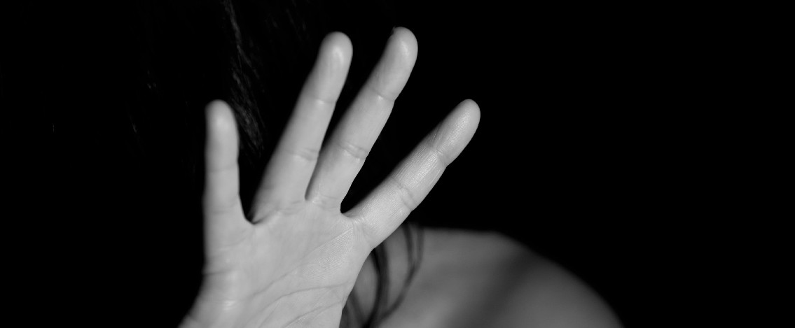 Prof di religione arrestato per violenza sessuale