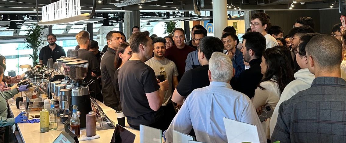 Elon Musk compra Twitter e spariscono migliaia di profili