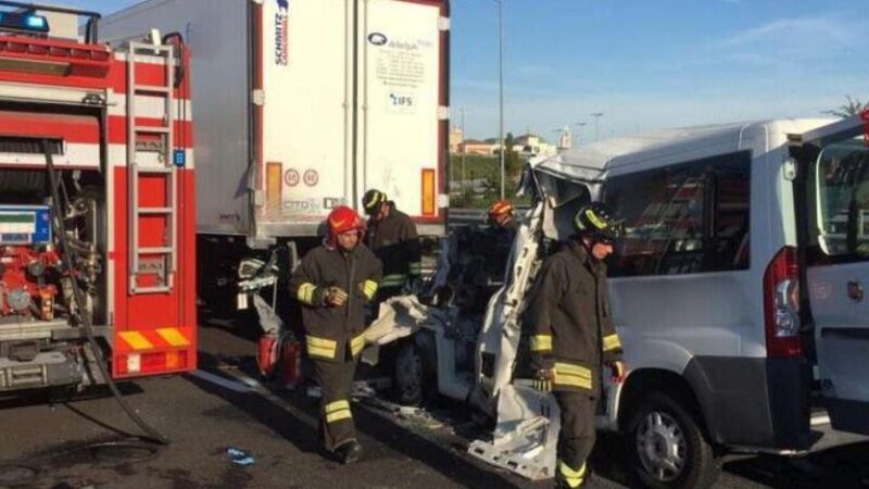 Incidente A4, lutto cittadino a Riccione
