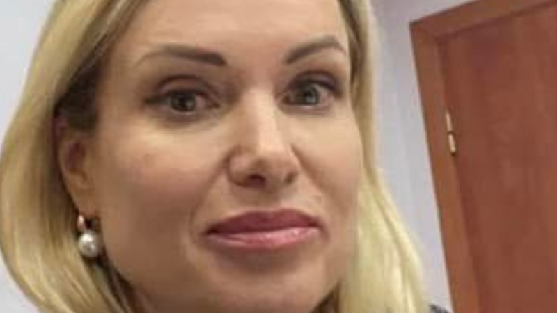 Maria Ovisannikova, la giornalista russa “No war” è in fuga e ricercata