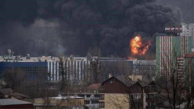 Putin bombarda Kiev, Mattarella: «Ue bersaglio di questa guerra»