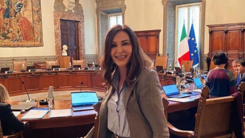 Daniela Santanché sarebbe indagata per falso in bilancio, ecco la sua risposta