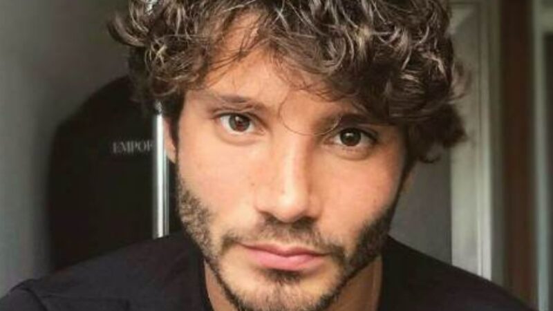 Stefano De Martino torna in televisione con una nuova avventura: l’annuncio (FOTO)