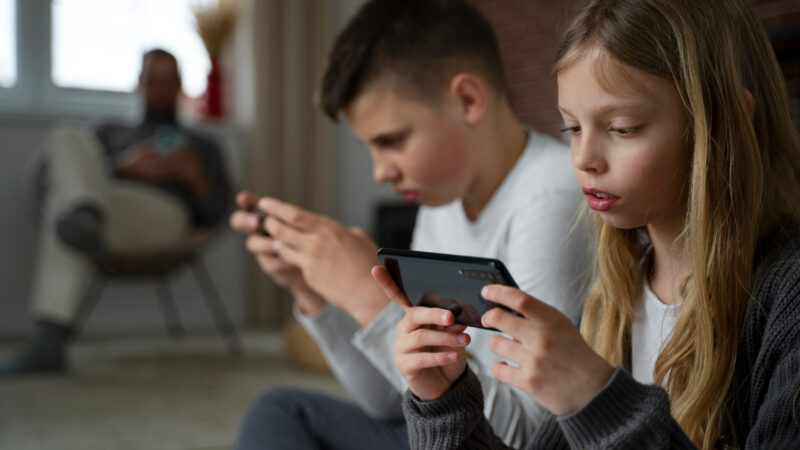 Niente più cellulari a scuola, ecco la nota del Ministero