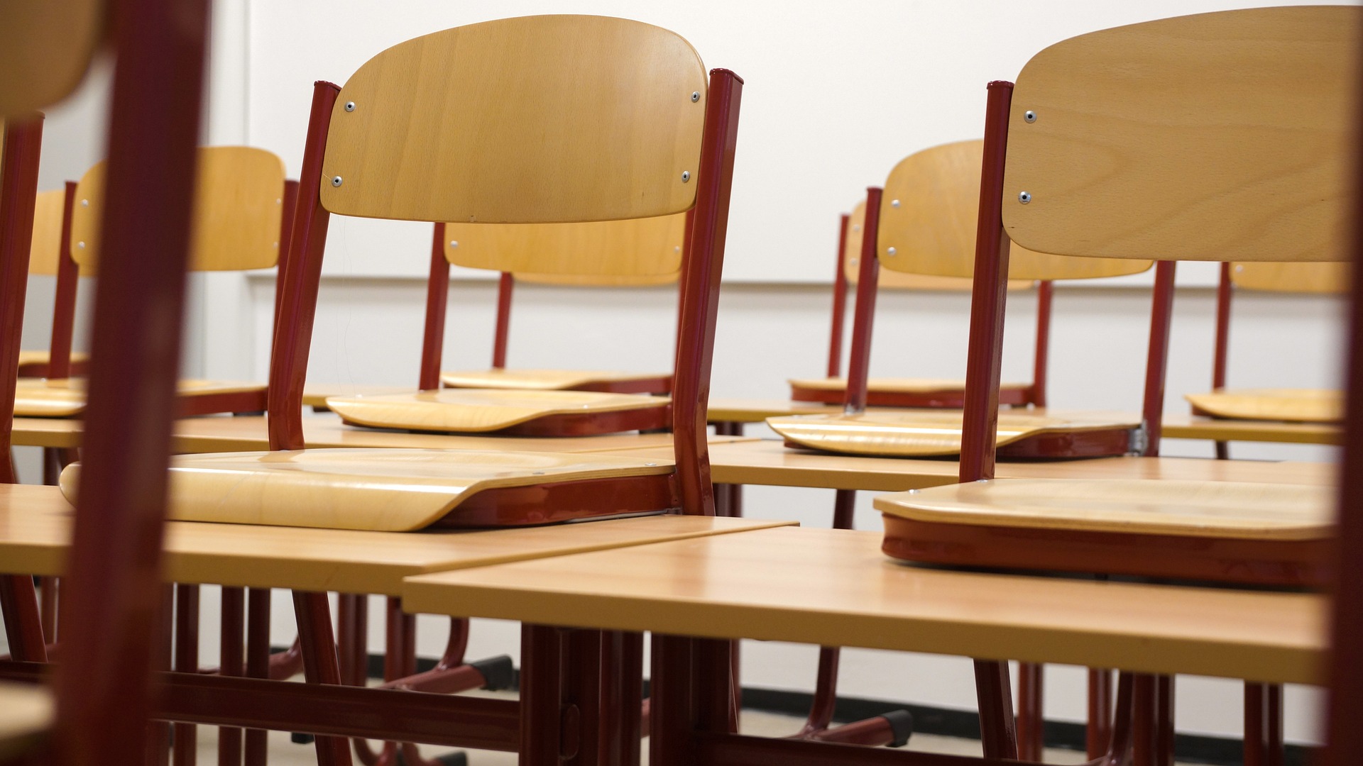 Insegnante aggredita a colpi di pallini in classe: gli studenti ai lavori socialmente utili