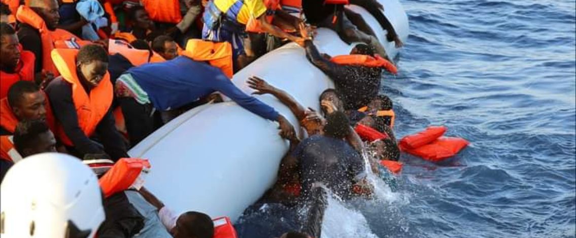 Lampedusa, nuovo salvataggio di migranti: due adulti e una bimba perdono la vita