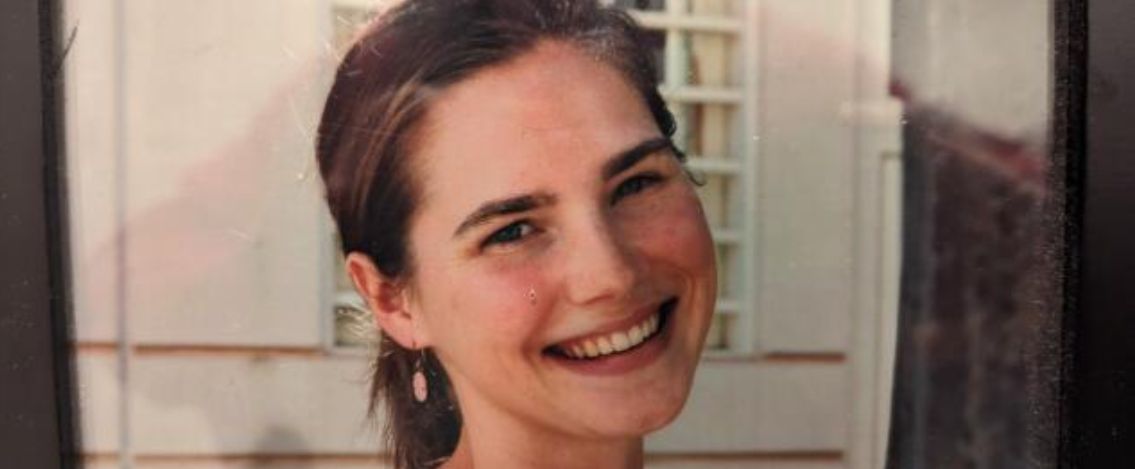 Amanda Knox pubblica la foto nel carcere, i followers si scatenano