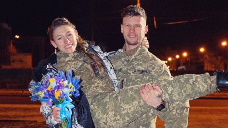 Giulia Schiff si è sposata. Il matrimonio al fronte in Ucraina