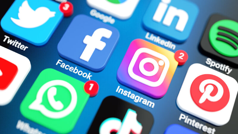 Novità per Facebook e Instagram, si pagherà per la spunta blu