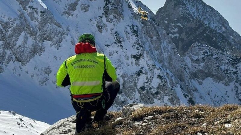 Courmayeur, valanga travolge due sciatrici. Una è morta, l’altra è dispersa
