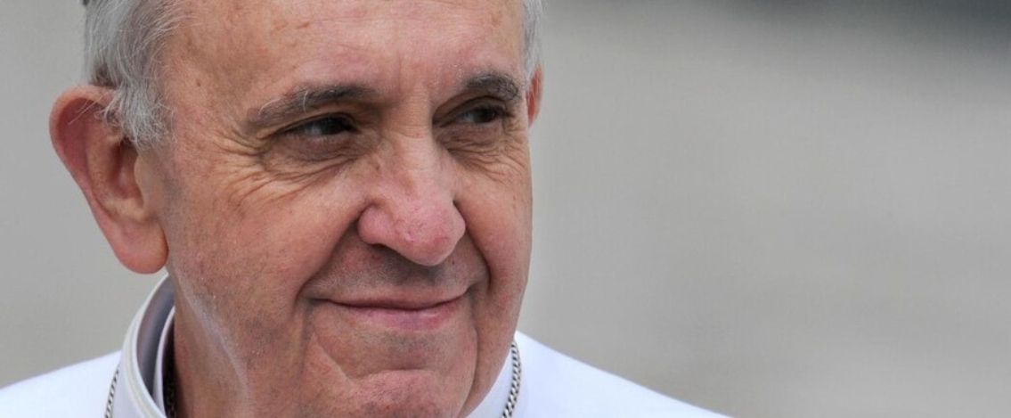 Papa Francesco è stato dimesso, scherzando ha detto: “sono ancora vivo”