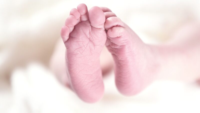 Neonato di tre mesi muore in ospedale. Arrestata la madre