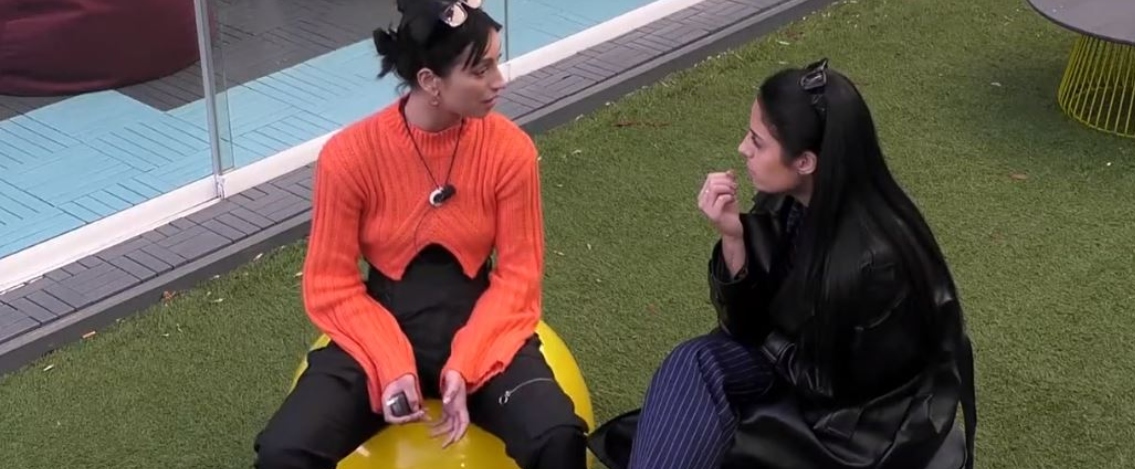 Grande Fratello, Letizia e i consigli a Perla. Il confronto