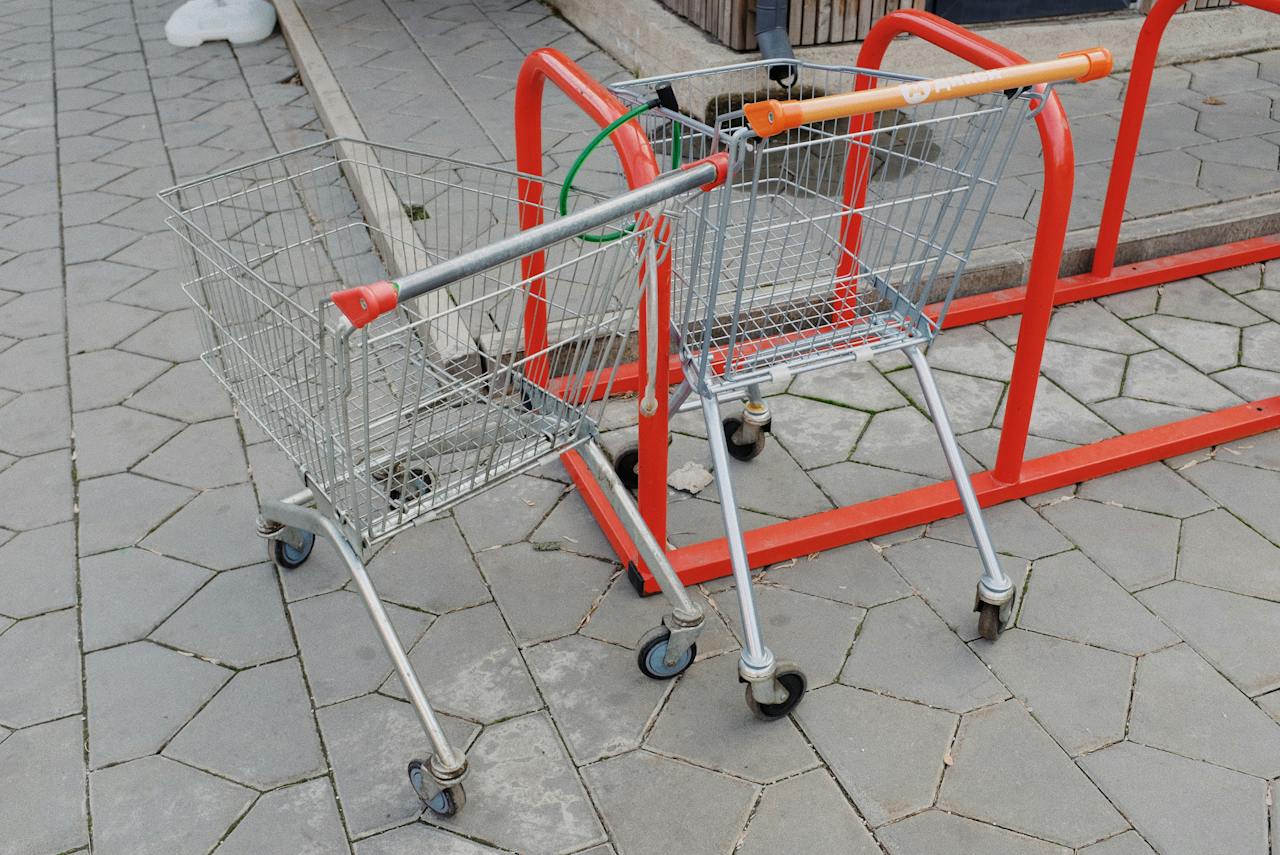 Reggio Emilia, 23enne abusata nel parcheggio di un supermercato