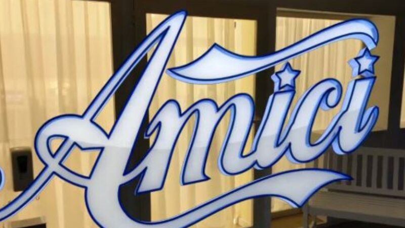 Amici, domenica 4 febbraio: Simone eliminato, Dustin primo allievo al serale