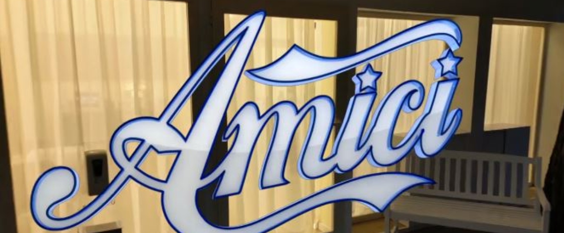 Amici, domenica 4 febbraio: Simone eliminato, Dustin primo allievo al serale