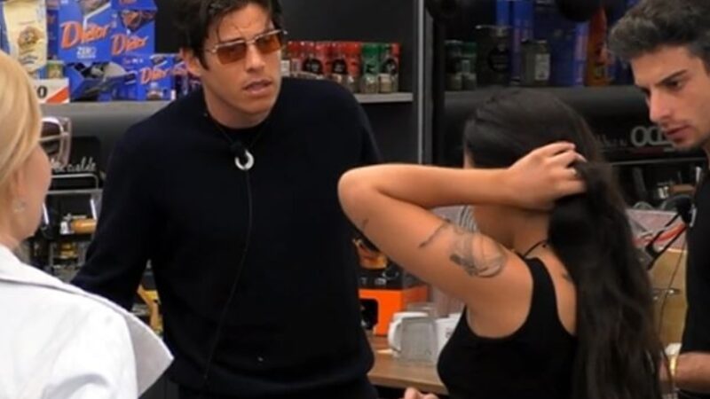 Grande Fratello, i consigli di Alessio a Perla: “La colpa è tua”