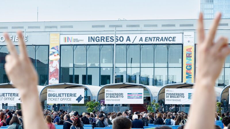 Salone del libro di Torino, le proteste pro Palestina con Zerocalcare