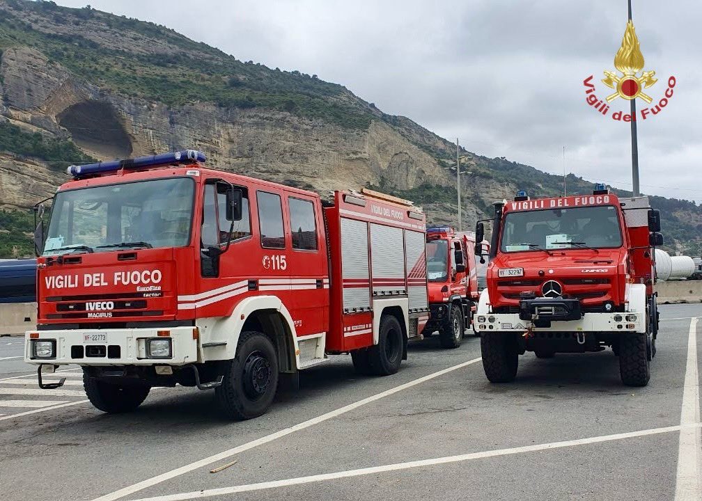 Tre giovani motociclisti muoiono nello schianto contro un’auto a Oristano